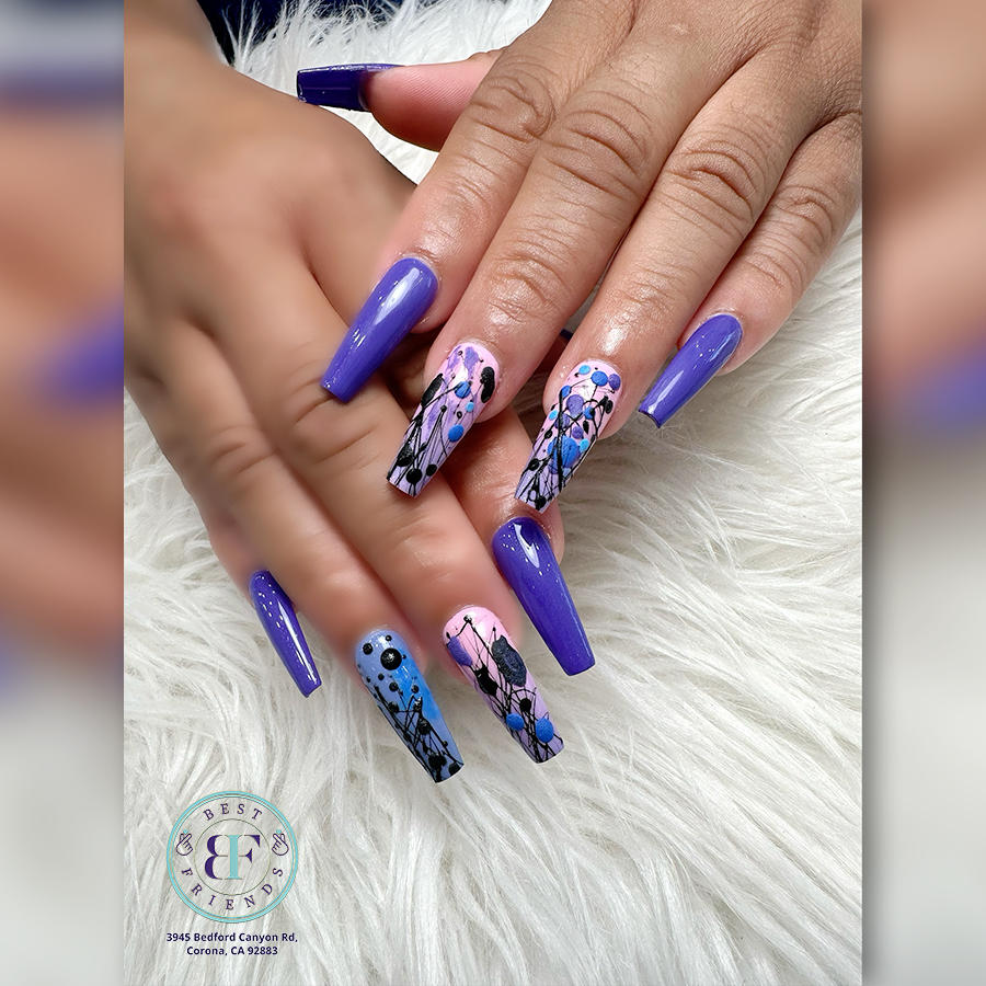 Minimalist nail design